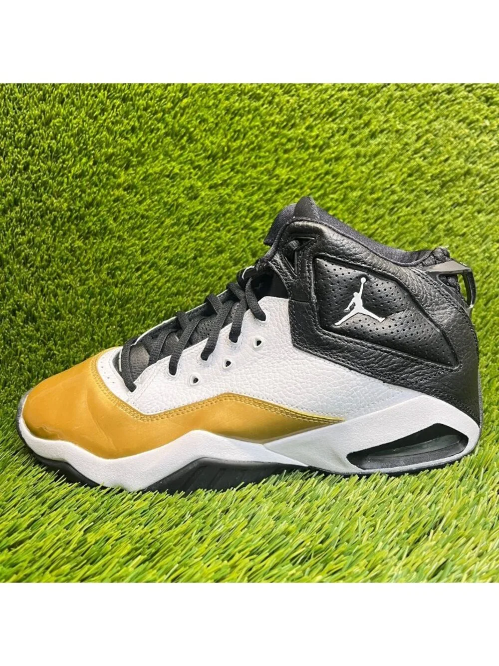 Nike Air Jordan B'Loyal Mens Size 9.5 White Gold Black Basketball Shoes Sneakers